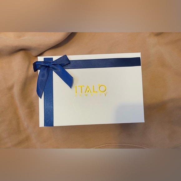 NIB NEVER WORN ITALO OVAL ETERNITY WHITE SAPPHIRE BAND/wedding band Size 6 - Picture 2 of 6